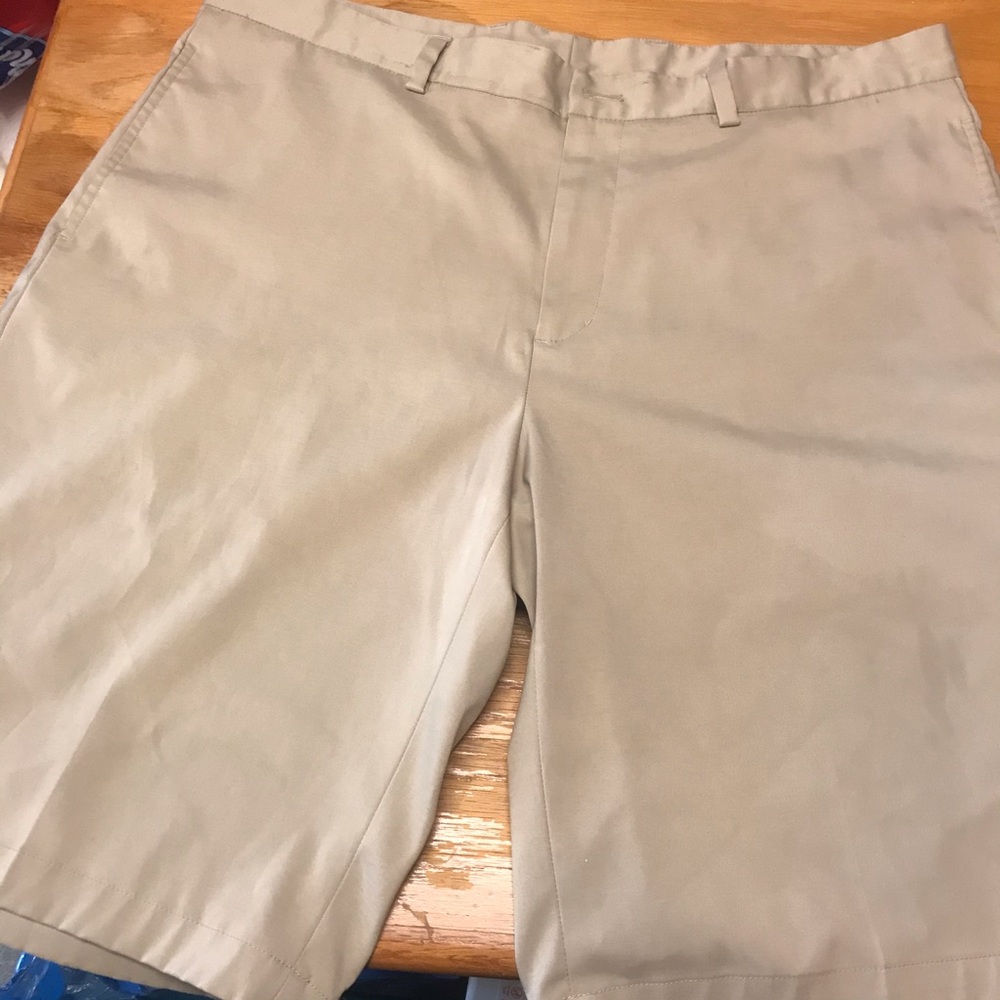 Slazenger khaki golf shorts